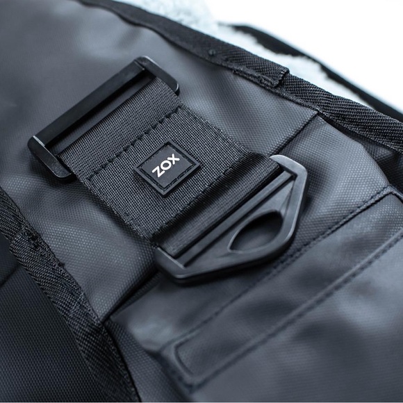 ZOX Doggo Pet Carrying Bag - Picture 4 of 5